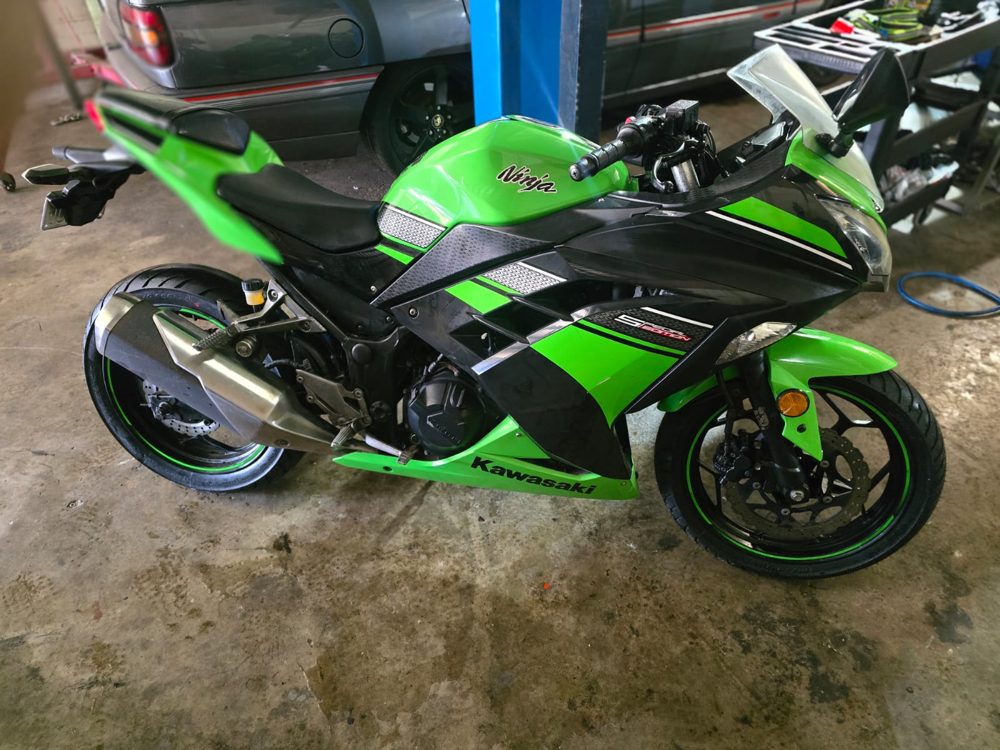 Kawasaki Ninja learner bike with fresh tyres